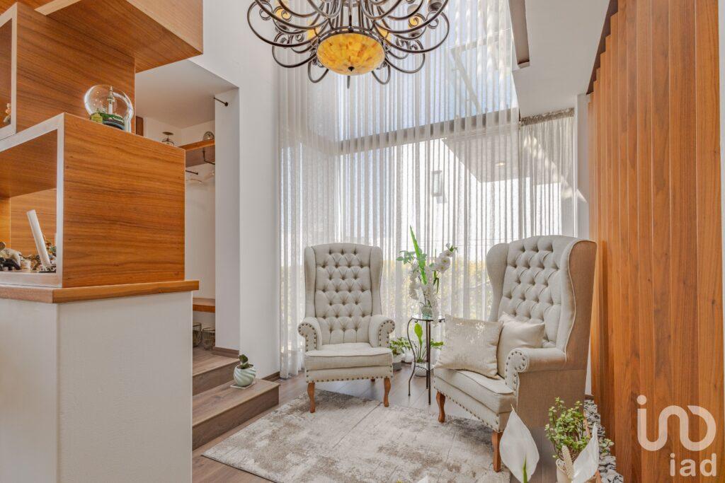 Casa en Venta en Rincón de los Encinos a un costado del Club de Golf.