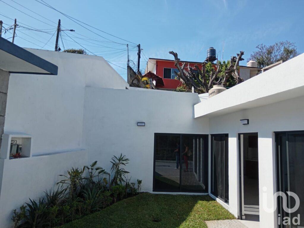 Se vende casa a un costado del parque Chapultepec, excelente vista panorámica!