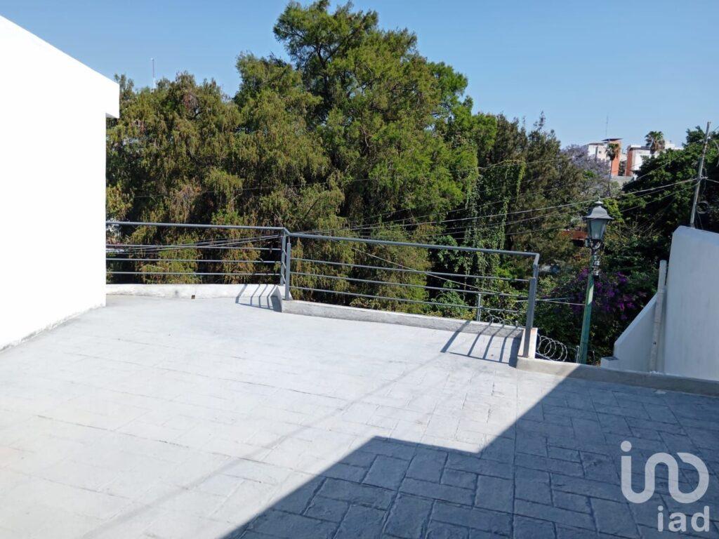 Se vende casa a un costado del parque Chapultepec, excelente vista panorámica!