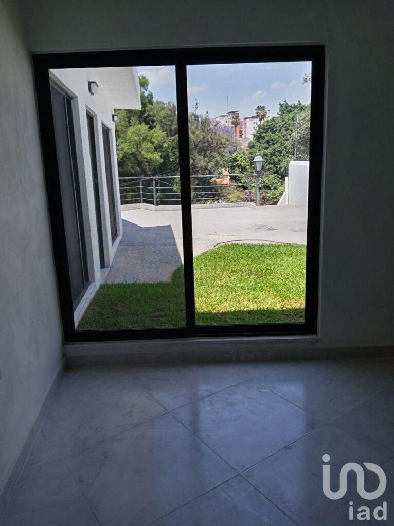 Se vende casa a un costado del parque Chapultepec, excelente vista panorámica!