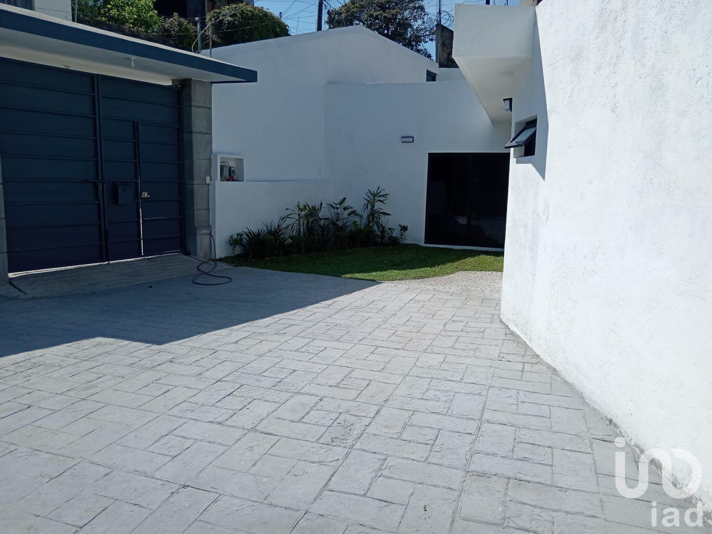 Se vende casa a un costado del parque Chapultepec, excelente vista panorámica!