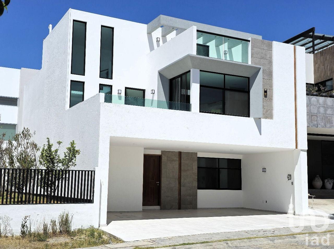 Casa en Venta en Lomas de Angelópolis con 2 Terrazas a 7 minutos de Barrio Cascatta