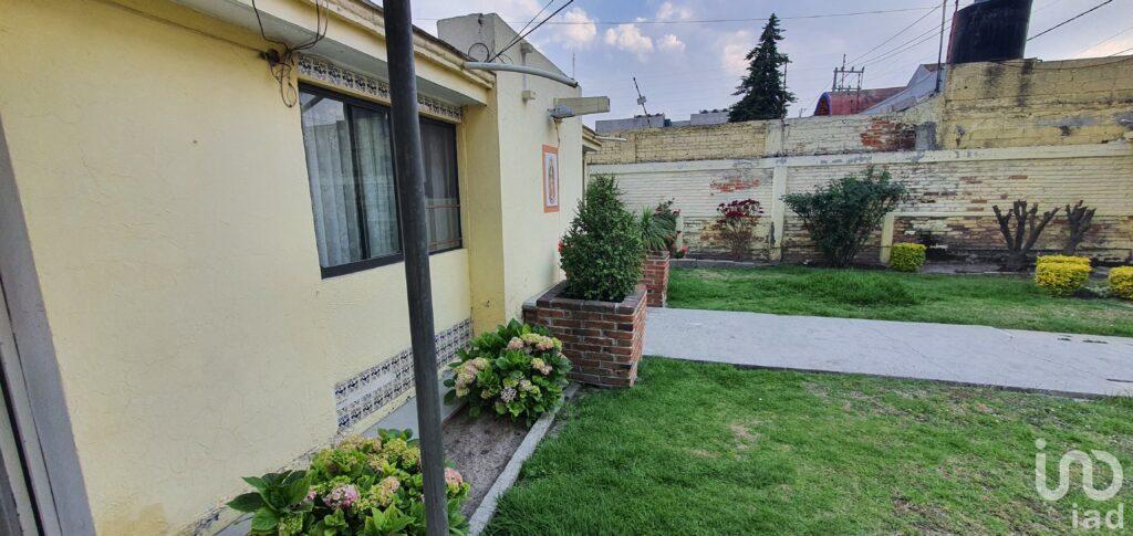 Venta de casa con amplio terreno para inversionistas