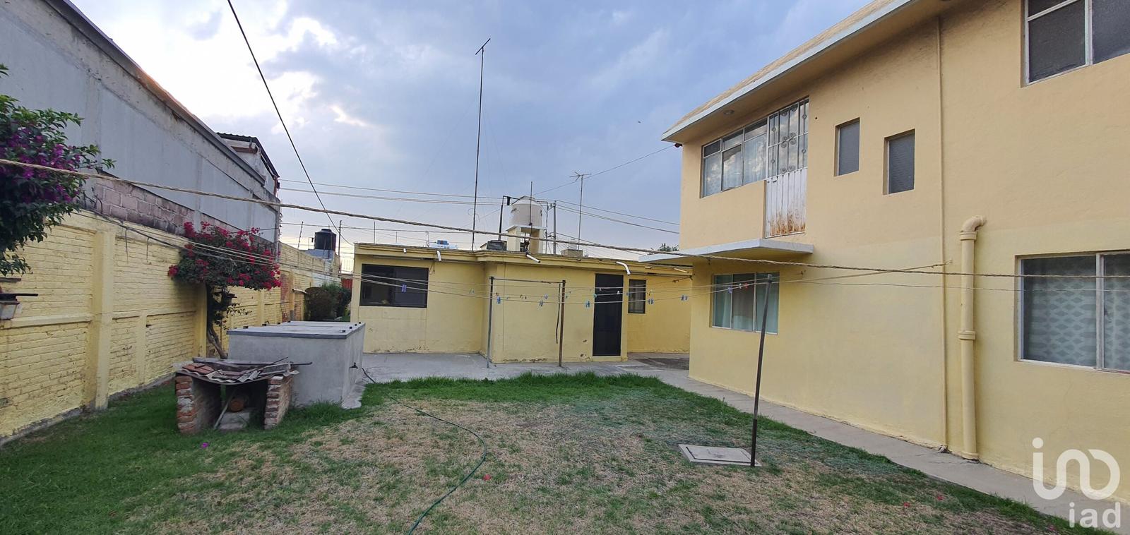 Venta de casa con amplio terreno para inversionistas