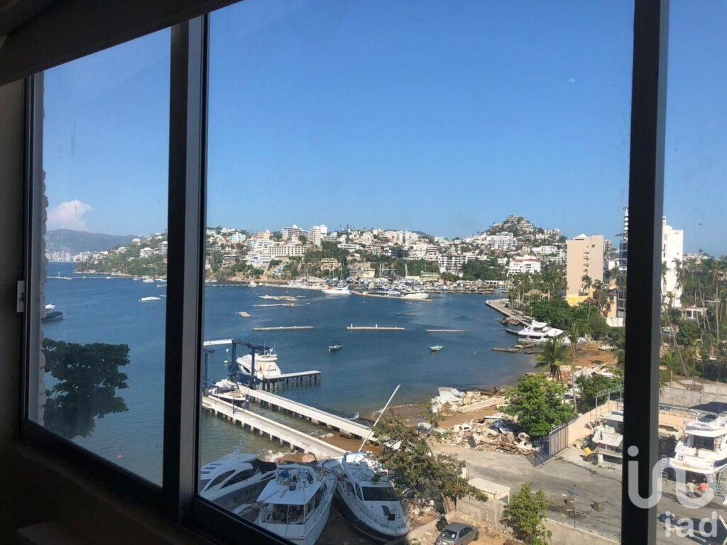 Se vende departamento en el condominio  los Cocos con playa y muelle privado en Acapulco