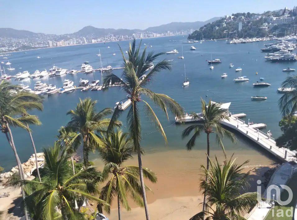 Se vende departamento en el condominio  los Cocos con playa y muelle privado en Acapulco