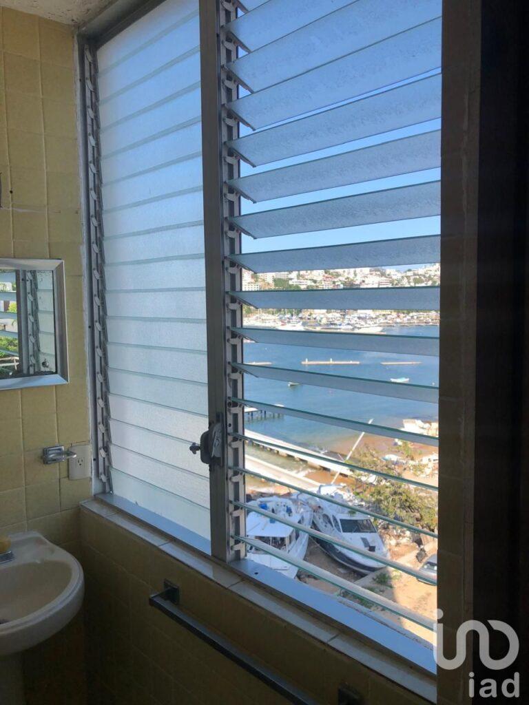 Se vende departamento en el condominio  los Cocos con playa y muelle privado en Acapulco