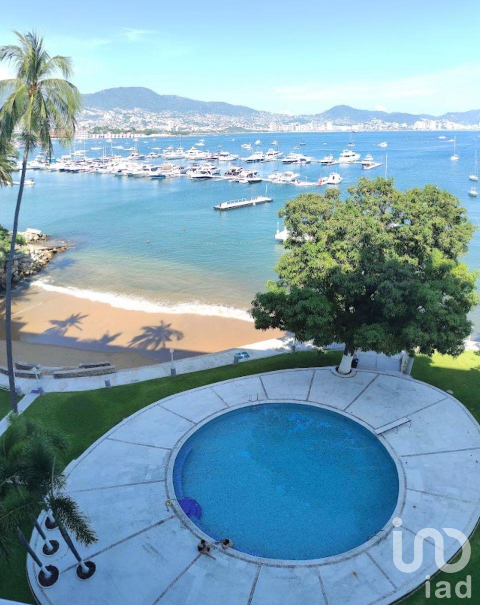 Se vende departamento en el condominio  los Cocos con playa y muelle privado en Acapulco