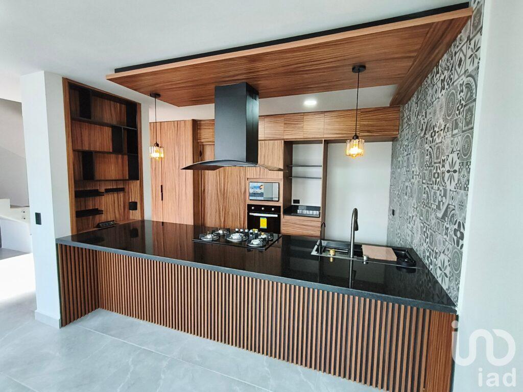 Venta de casa sobre periférico a la altura del CEA Cuautlancingo