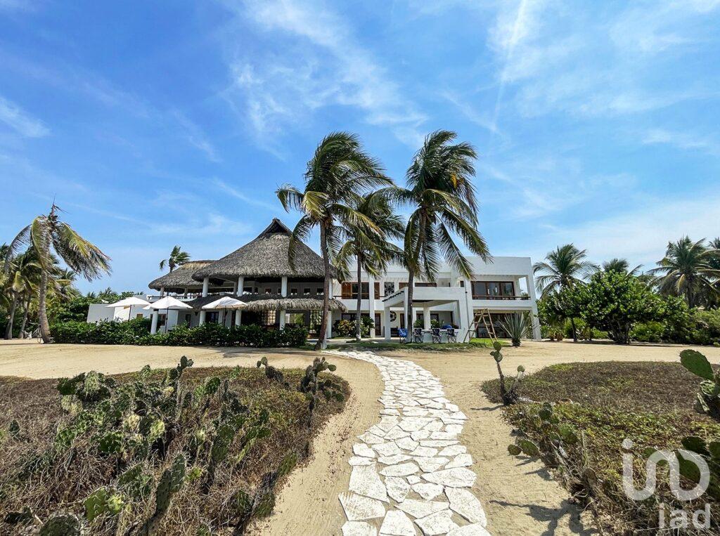 RESIDENCIA DE LUJO FRENTE  AL MAR, COSTA OAXAQUENA
