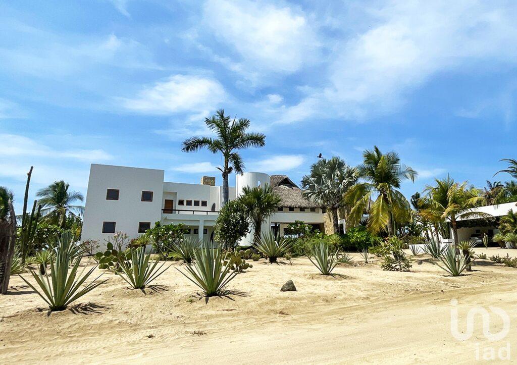 RESIDENCIA DE LUJO FRENTE  AL MAR, COSTA OAXAQUENA