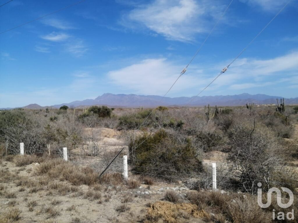 TERRENO SOBRE LA CARRETERA TRANSPENINSULAR LA PAZ - TODOS SANTOS