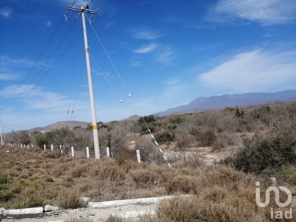 TERRENO SOBRE LA CARRETERA TRANSPENINSULAR LA PAZ - TODOS SANTOS