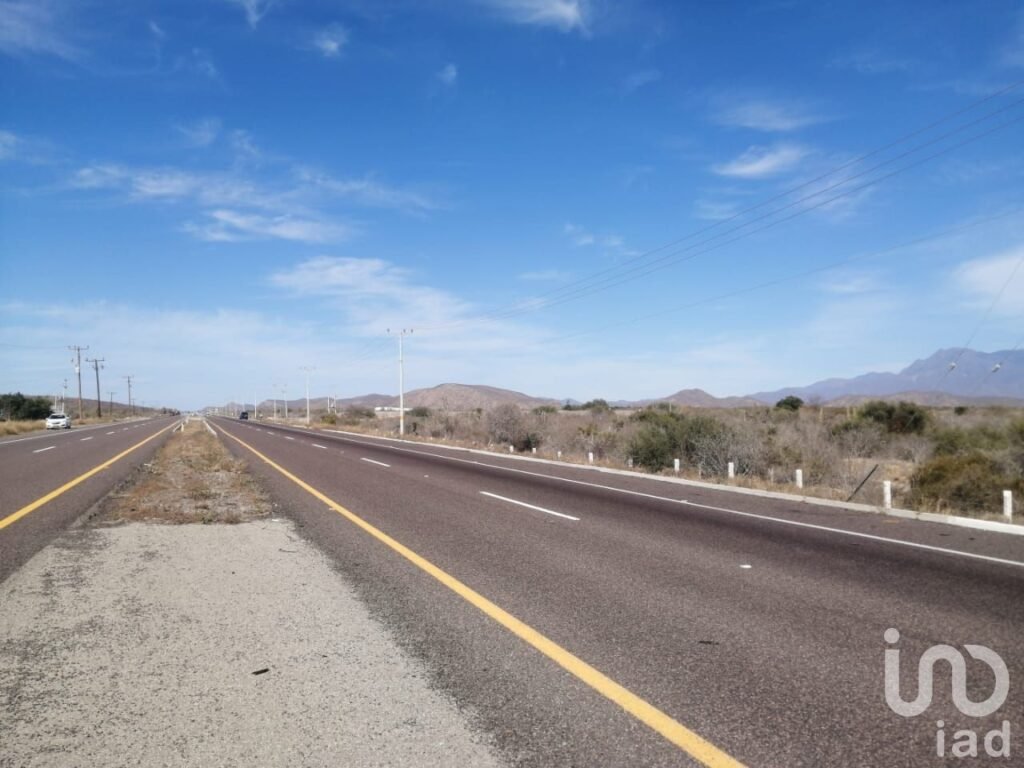 TERRENO SOBRE LA CARRETERA TRANSPENINSULAR LA PAZ - TODOS SANTOS