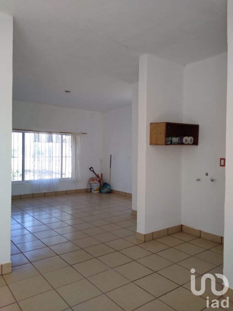 ¡Tranquilidad campestre y comodidad: hermosa casa con amplio terreno y servicios en Presa de Bravo!