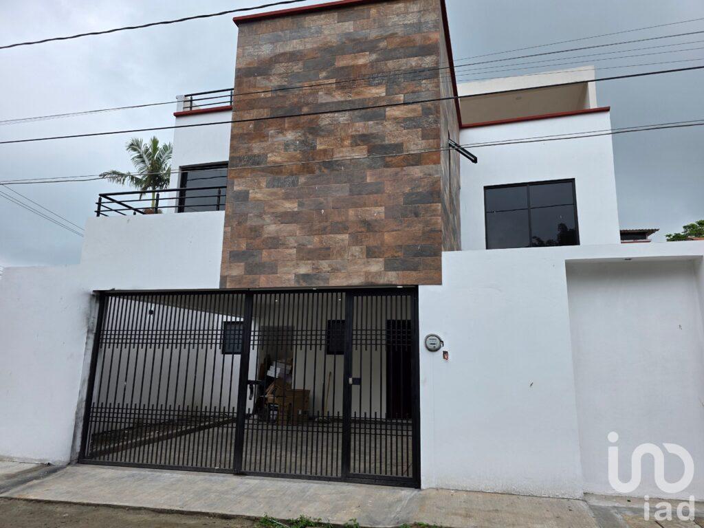 Venta de casa en Fraccionamiento la Herradura en Coatepec.