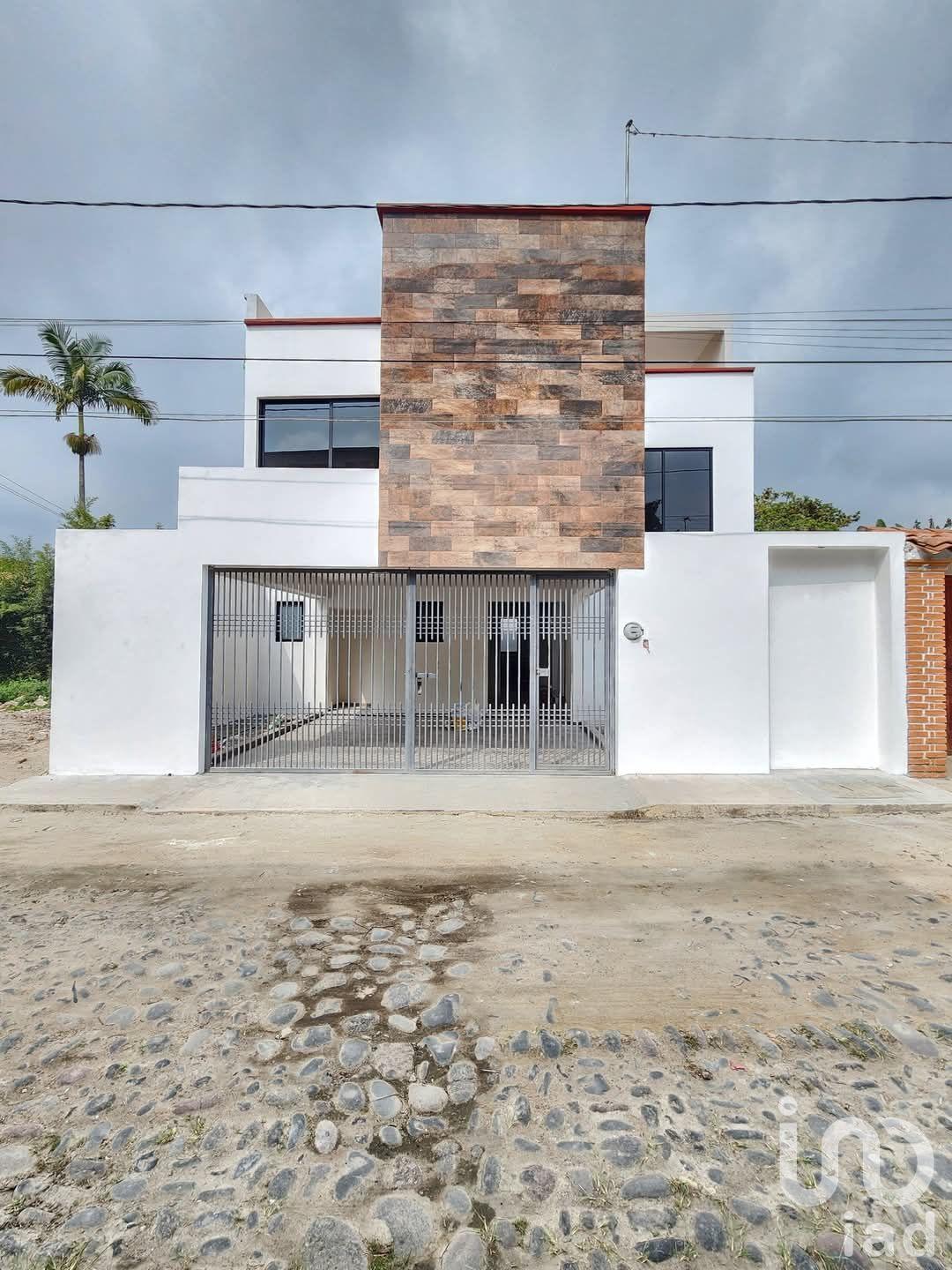 Venta de casa en Fraccionamiento la Herradura en Coatepec.
