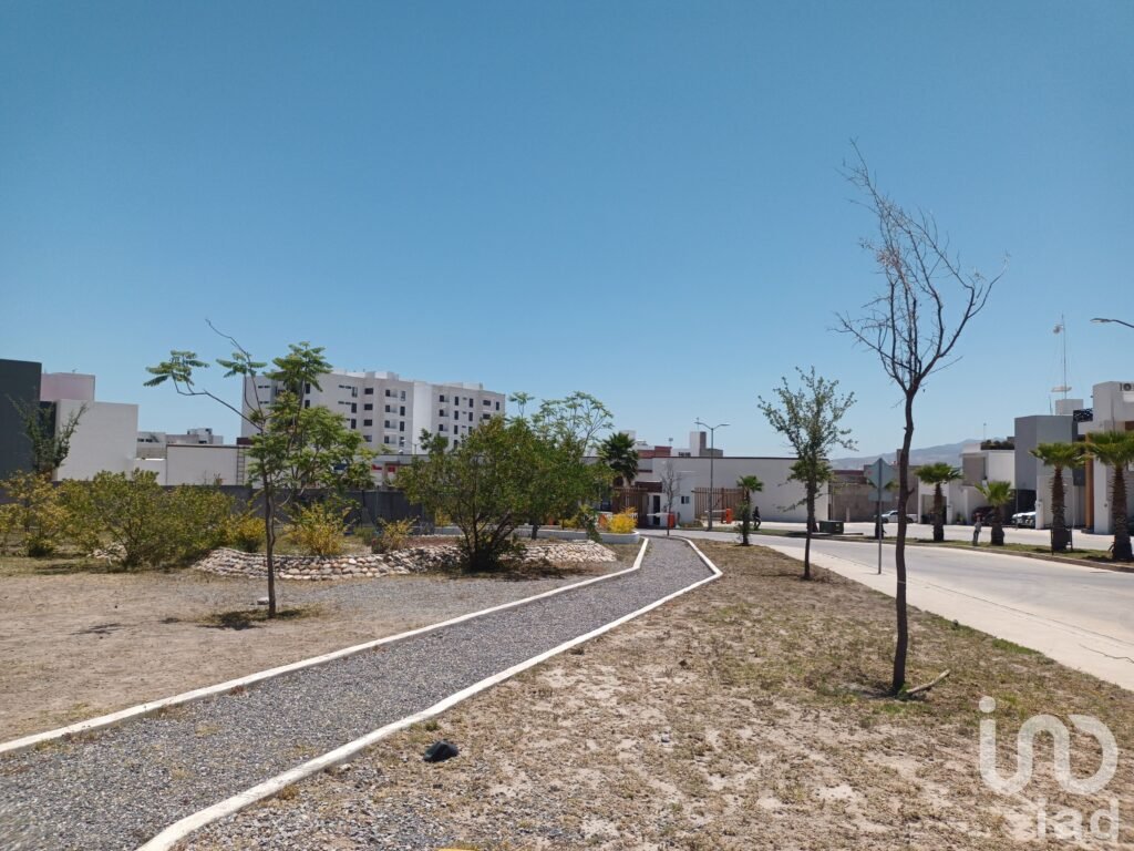 TERRENO RESIDENCIAL EN VENTA - FORJA REAL, MEXQUITIC DE CARMONA, SLP.