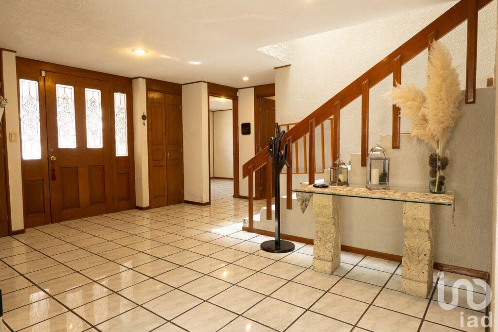 Casa Familiar en Zavaleta con Paneles Solares, Jacuzzi, Estudio y Fraccionamiento Privado