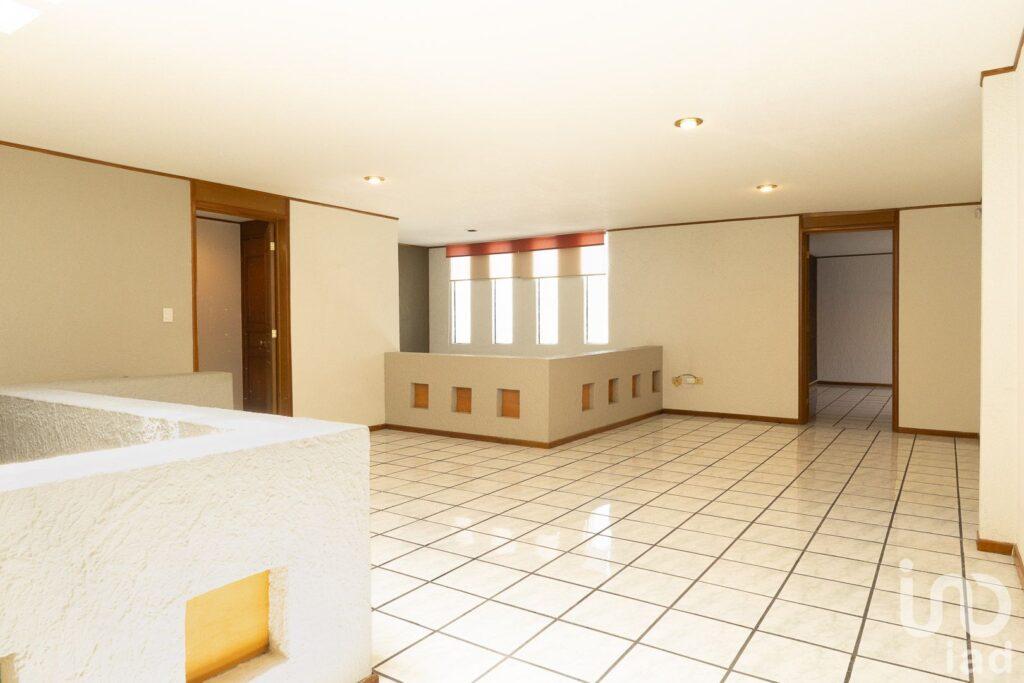 Casa Familiar en Zavaleta con Paneles Solares, Jacuzzi, Estudio y Fraccionamiento Privado