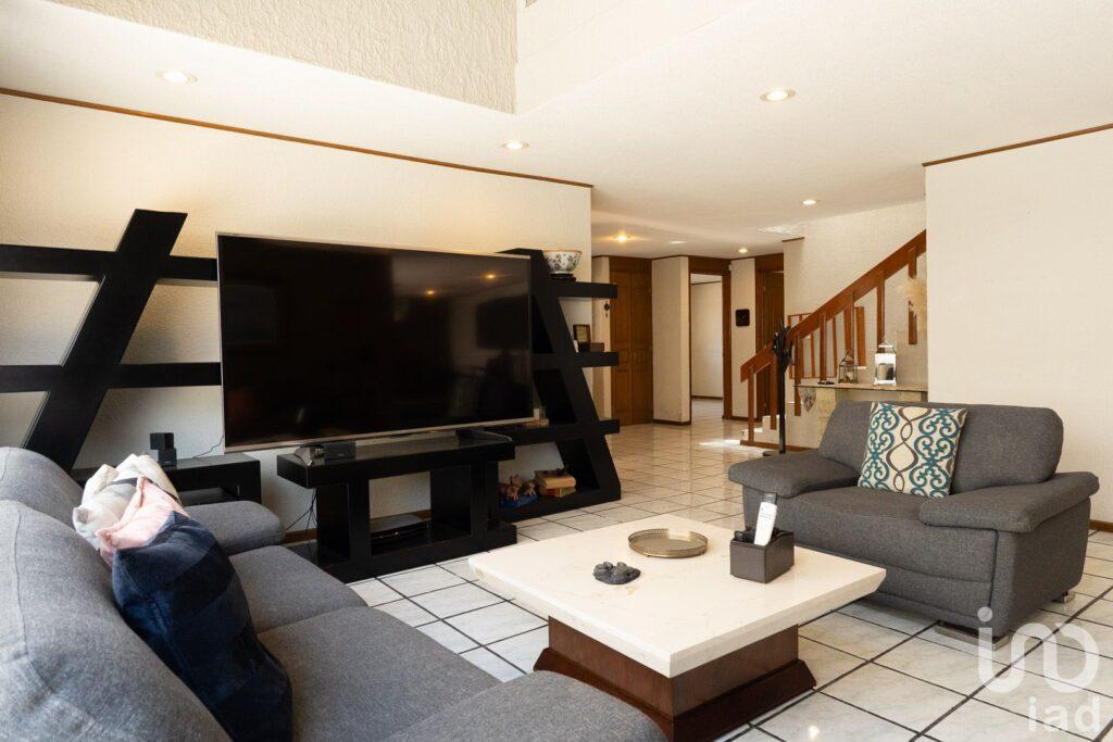 Casa Familiar en Zavaleta con Paneles Solares, Jacuzzi, Estudio y Fraccionamiento Privado