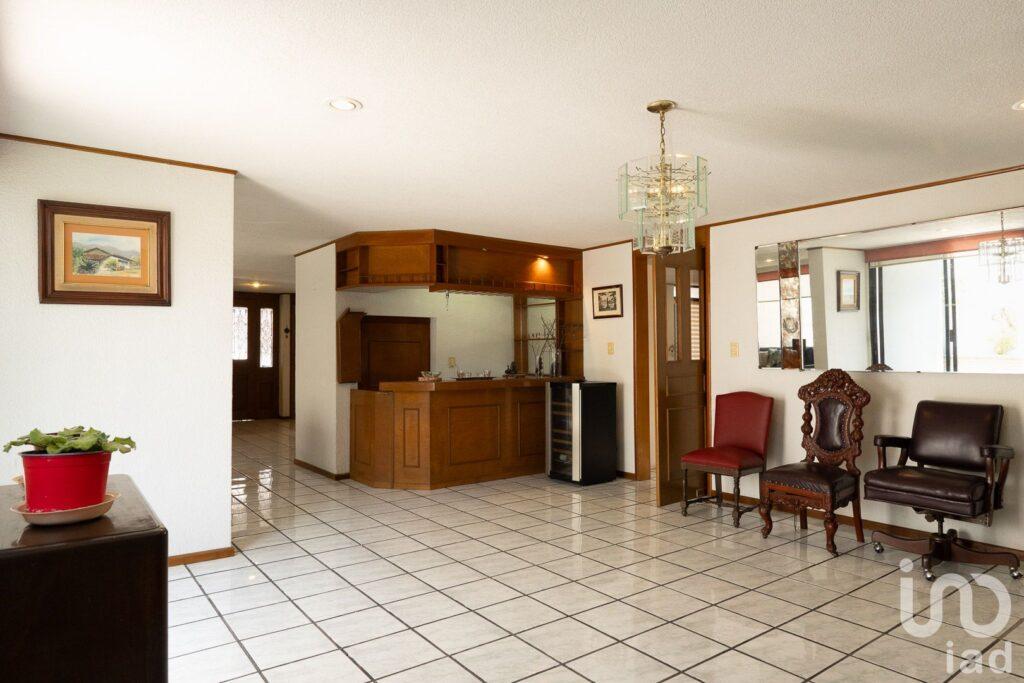 Casa Familiar en Zavaleta con Paneles Solares, Jacuzzi, Estudio y Fraccionamiento Privado