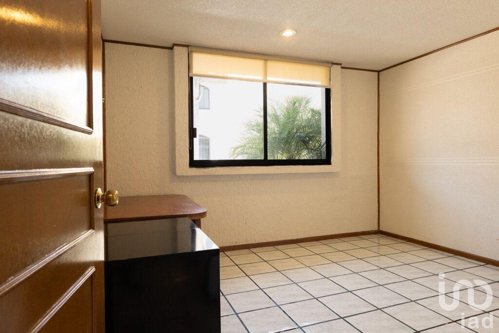 Casa Familiar en Zavaleta con Paneles Solares, Jacuzzi, Estudio y Fraccionamiento Privado