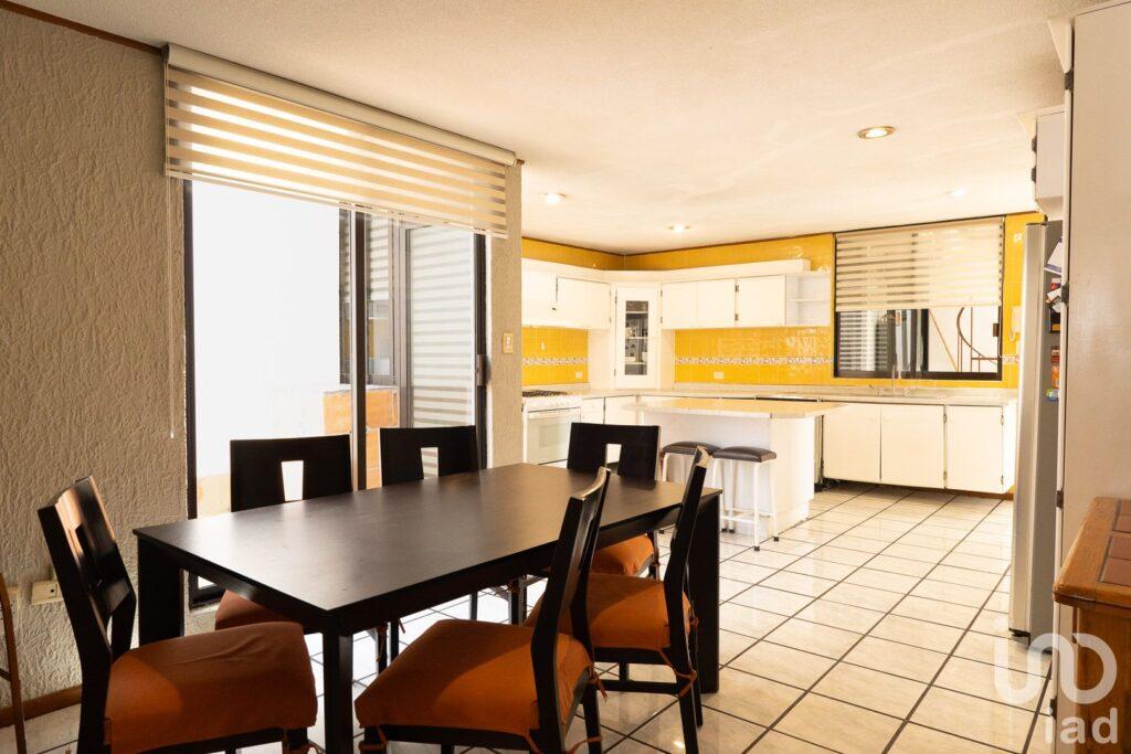 Casa Familiar en Zavaleta con Paneles Solares, Jacuzzi, Estudio y Fraccionamiento Privado