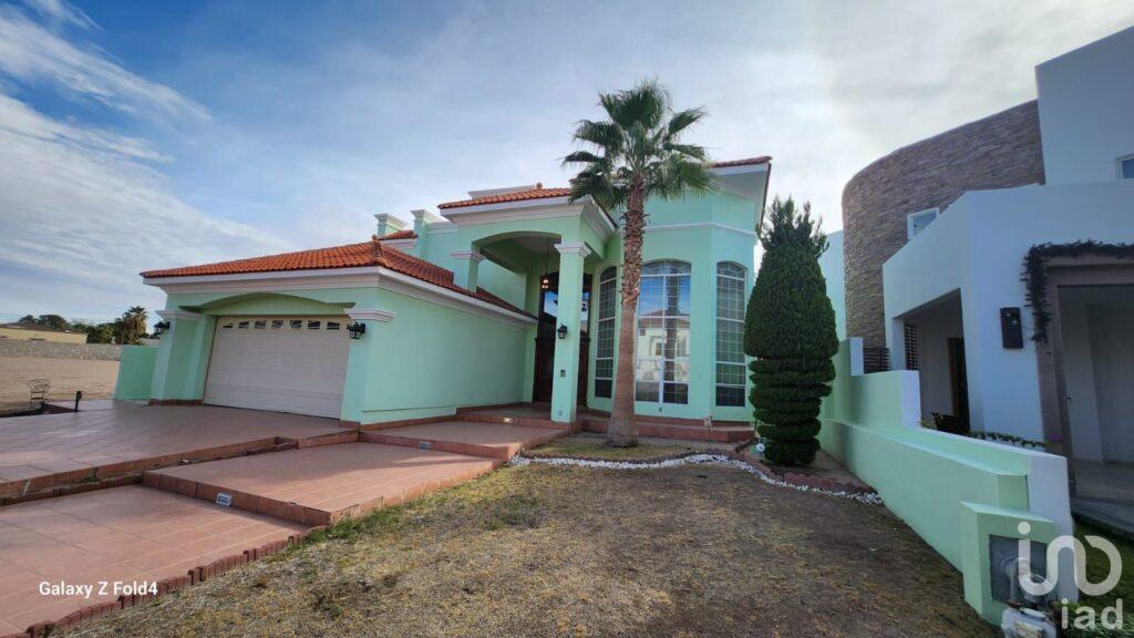 SE VENDE CASA SECTOR 2 DE CAMPOS ELISEOS DE 2 NIVENES CON ALBERCA