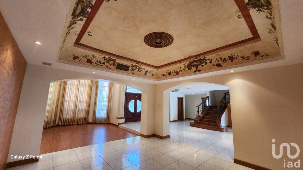 SE VENDE CASA SECTOR 2 DE CAMPOS ELISEOS DE 2 NIVENES CON ALBERCA