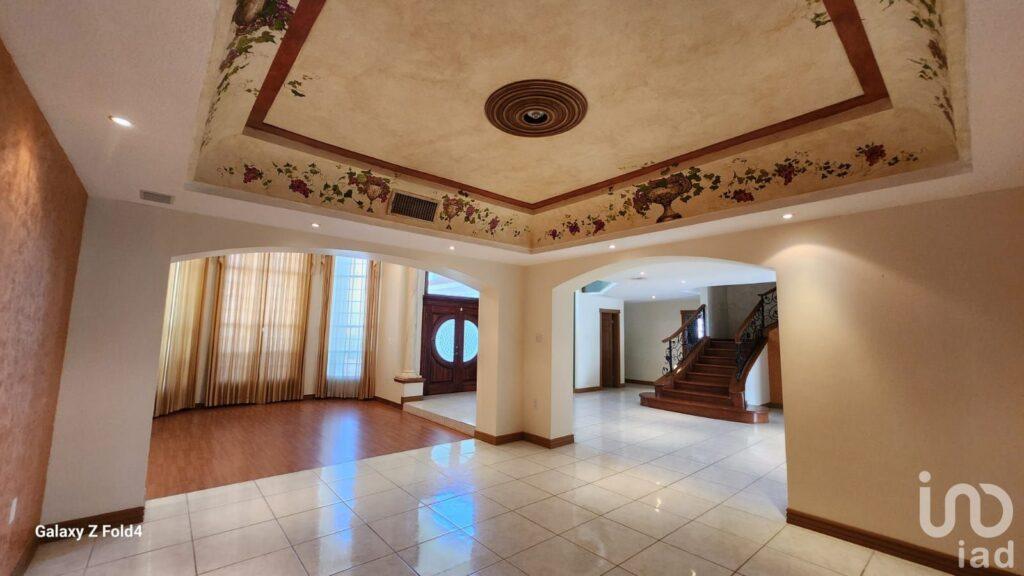 SE VENDE CASA SECTOR 2 DE CAMPOS ELISEOS DE 2 NIVENES CON ALBERCA