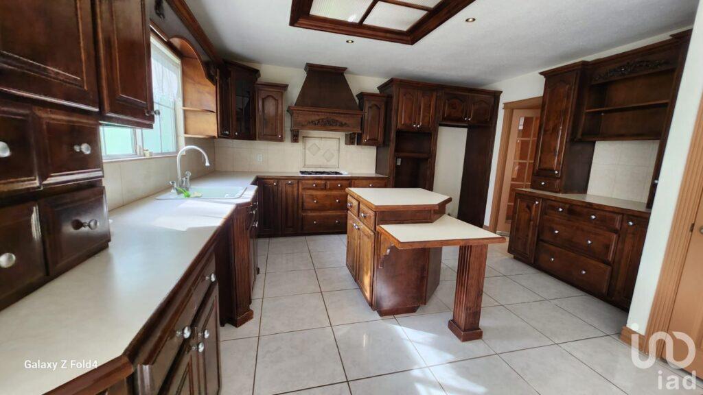 SE VENDE CASA SECTOR 2 DE CAMPOS ELISEOS DE 2 NIVENES CON ALBERCA