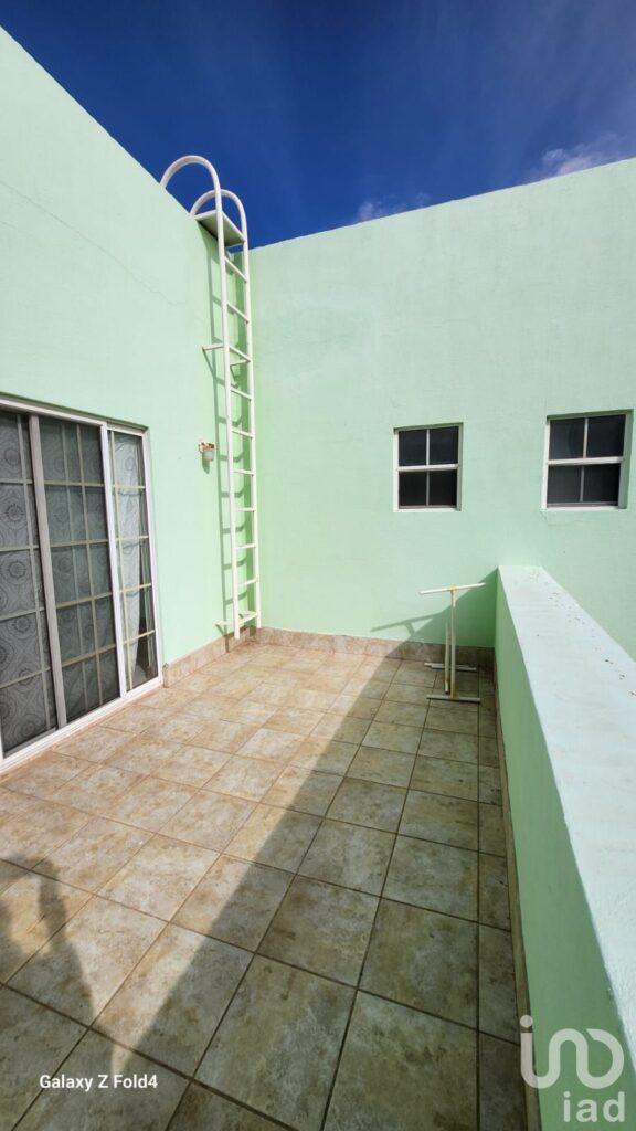 SE VENDE CASA SECTOR 2 DE CAMPOS ELISEOS DE 2 NIVENES CON ALBERCA