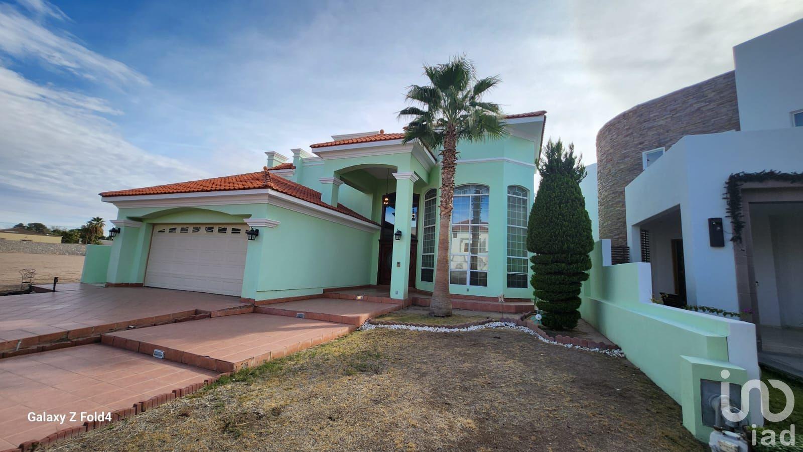 SE VENDE CASA SECTOR 2 DE CAMPOS ELISEOS DE 2 NIVENES CON ALBERCA