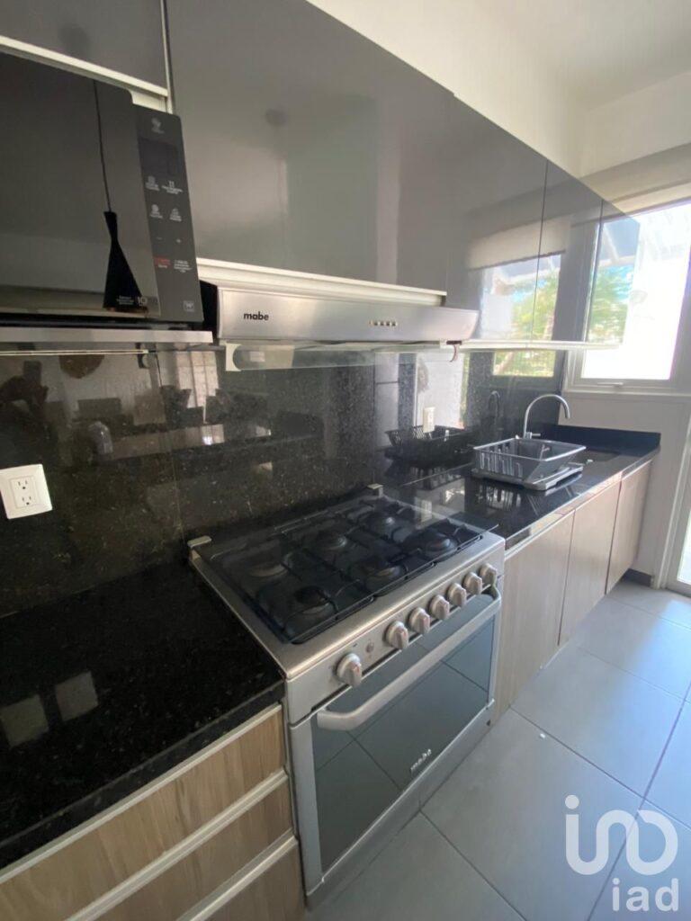 VISTAS DE ENSUEÑO AL LAGO: TU NUEVO HOGAR AMUEBLADO EN ALTOZANO, MÉRIDA