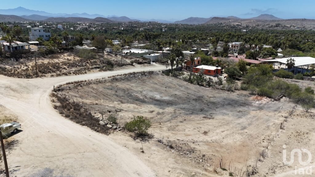 Terreno en Todos Santos ubicado en zona centrica. $3,000 mt2