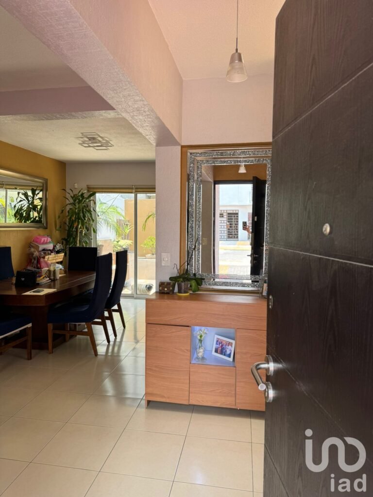 CASA EN VENTA EN LAS AMERICAS SECCIÓN IV, PROTOTIPO GRANDE