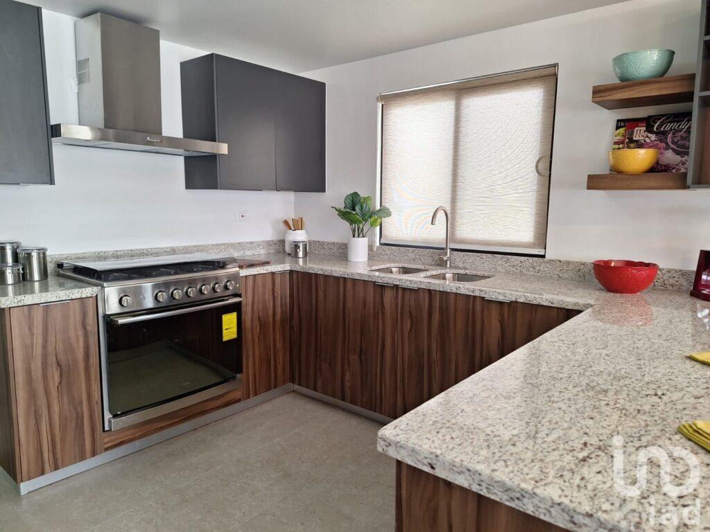 CASA EN VENTA CON AMPLIOS ESPACIOS FRACCIONAMIENTO CERCA DE PUENTE ZARAGOZA, CD JUAREZ