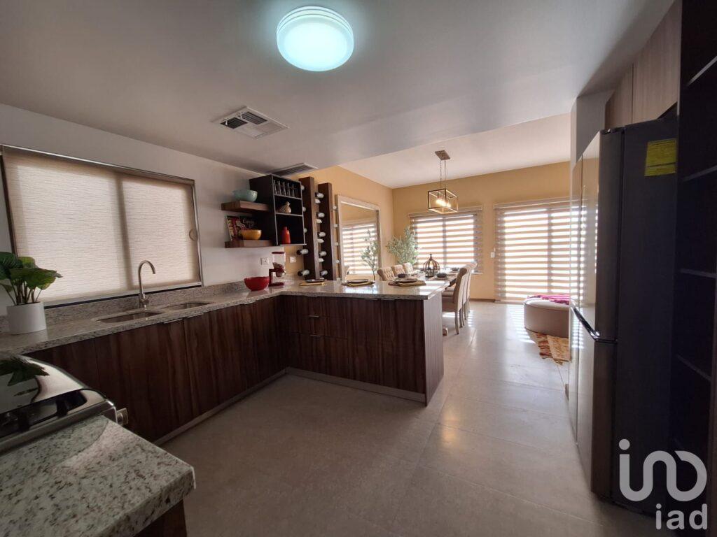 CASA EN VENTA CON AMPLIOS ESPACIOS FRACCIONAMIENTO CERCA DE PUENTE ZARAGOZA, CD JUAREZ