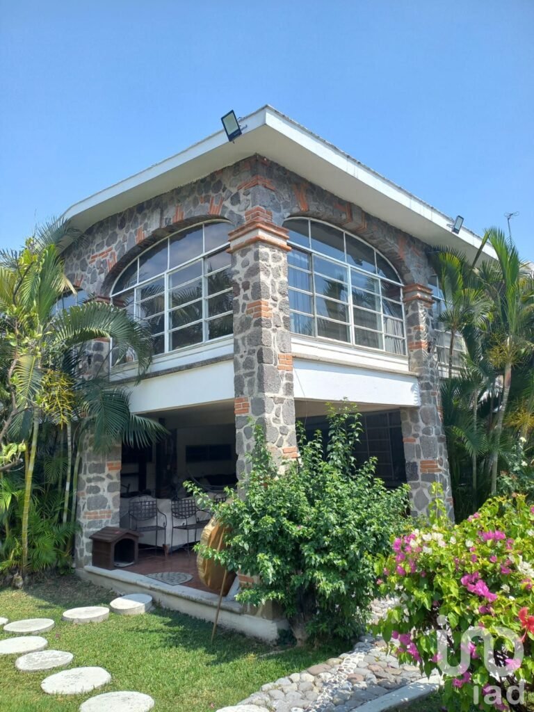 CASA CLÁSICA EN VENTA EN BURGOS, CUERNAVACA, MORELOS