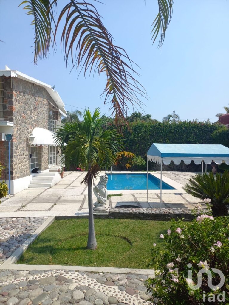 CASA CLÁSICA EN VENTA EN BURGOS, CUERNAVACA, MORELOS