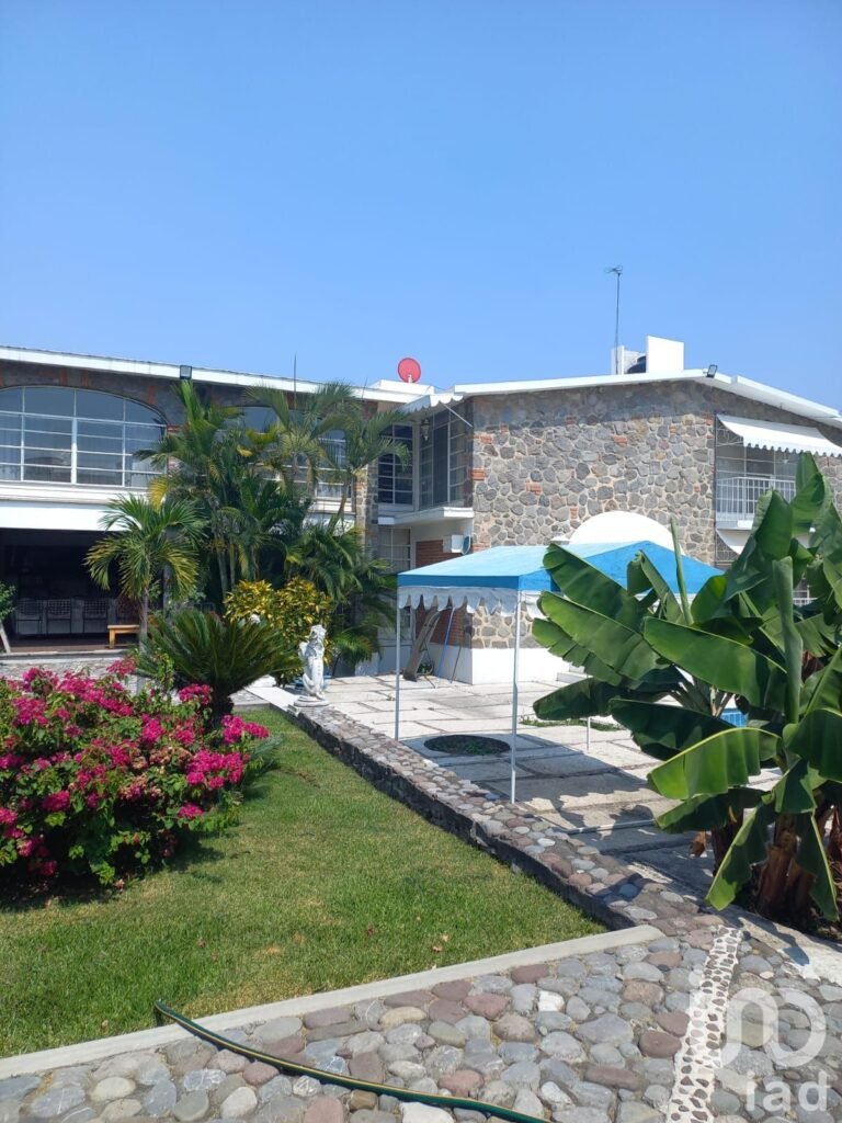 CASA CLÁSICA EN VENTA EN BURGOS, CUERNAVACA, MORELOS