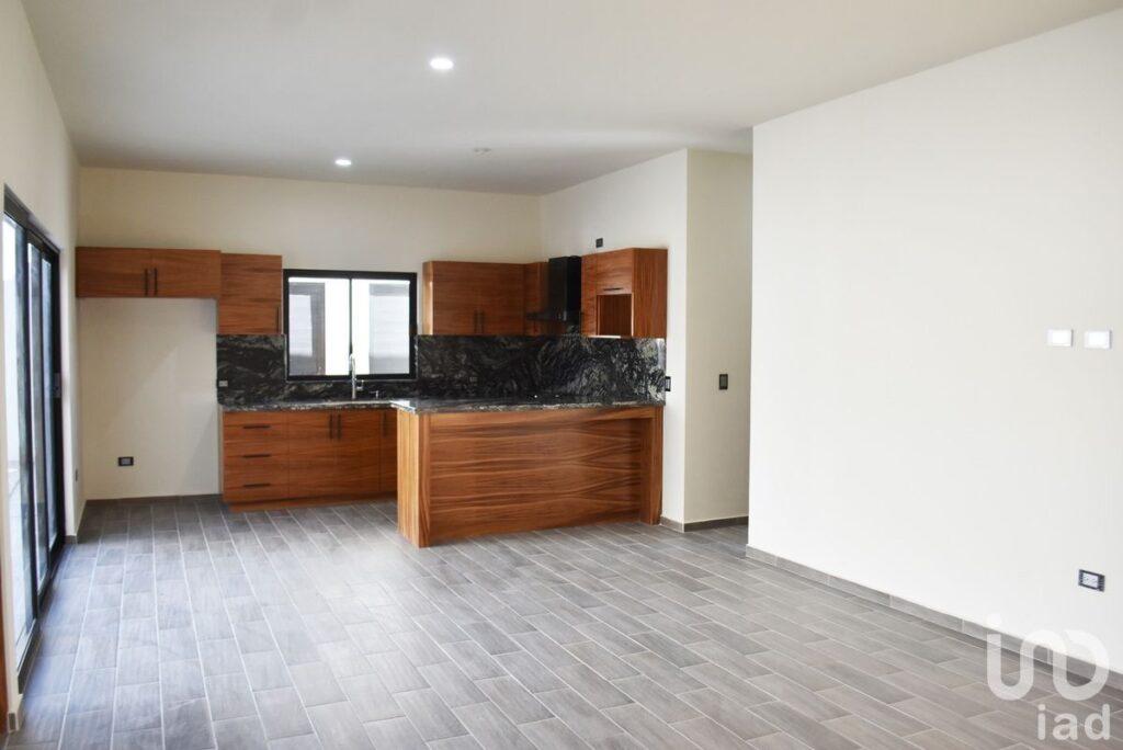 Casa en Centenario, LA PAZ B.C.S., amplia y acabado de lujo