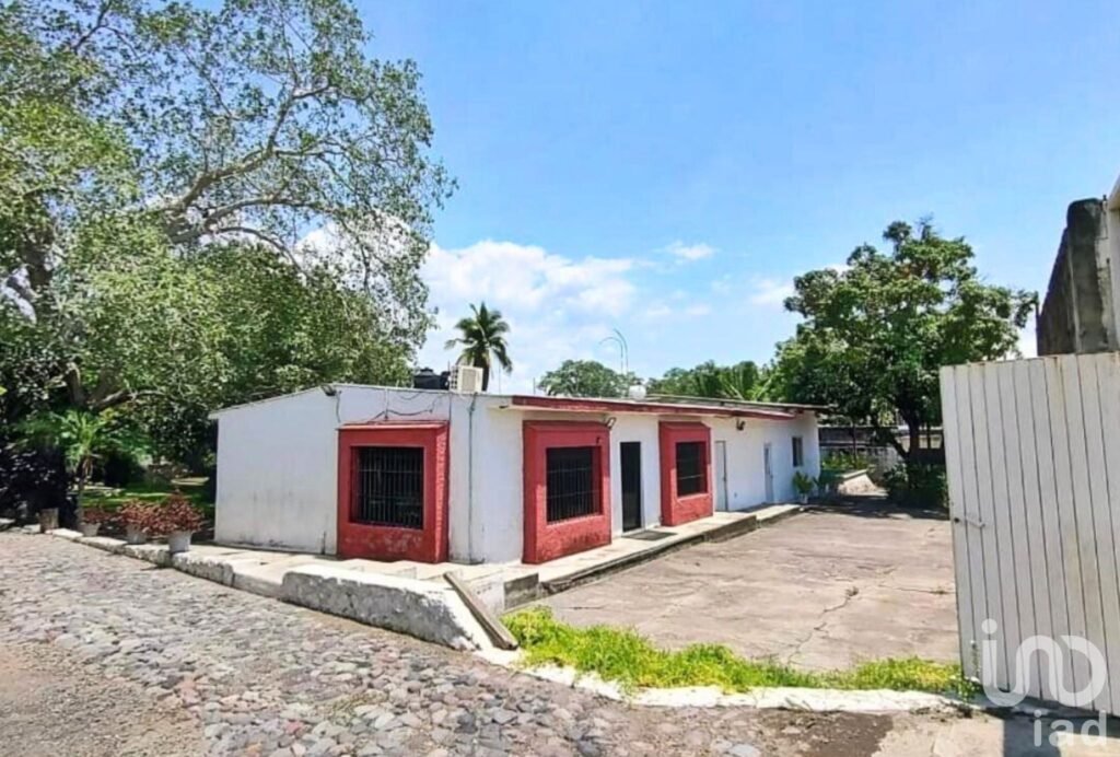 SE VENDE TERRENO SOBRE CARRETERA GDL-MZLLO, EN LA CIUDAD DE COLIMA, MEXICO