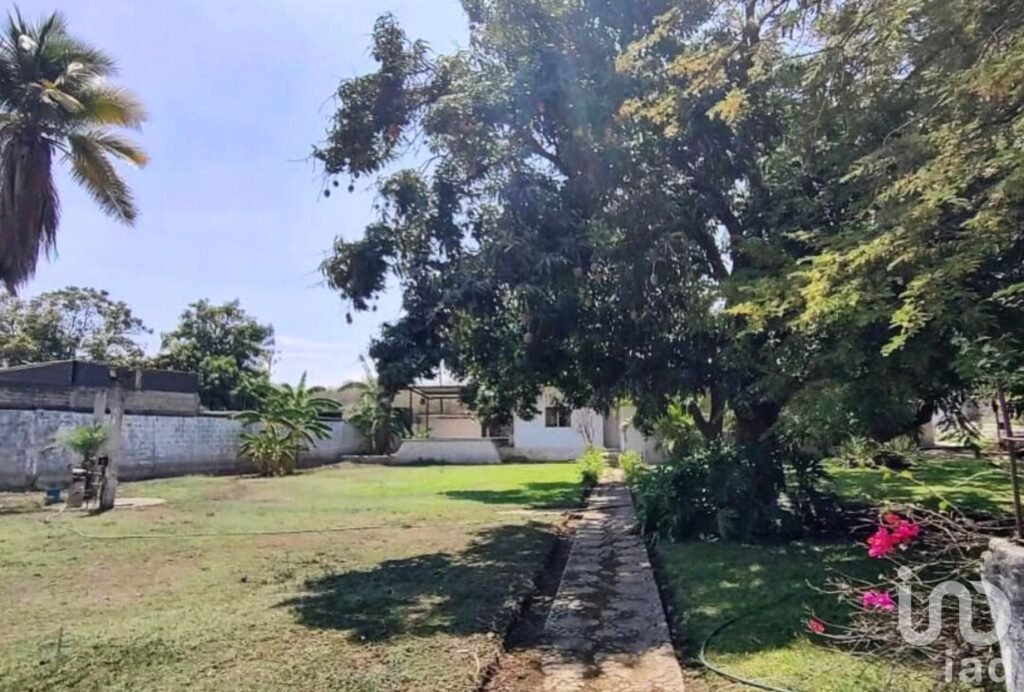 SE VENDE TERRENO SOBRE CARRETERA GDL-MZLLO, EN LA CIUDAD DE COLIMA, MEXICO