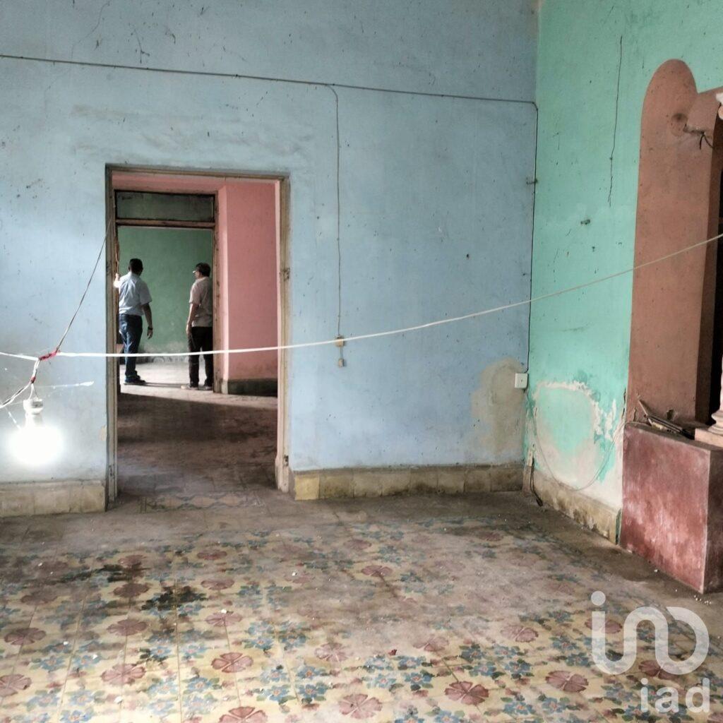 CASA EN VENTA EN EL CENTRO DE MÉRIDA PARA REMODELAR, ZONA SANTIAGO