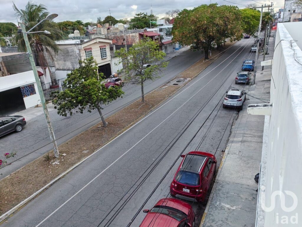 VENDO EDIFICIO EN AVENIDA, CON LOCALES Y DEPARTAMENTOS  EN CANCUN, Q. ROO