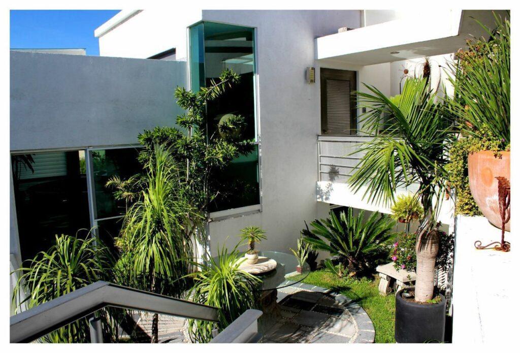 Casa con Alberca, Terraza y Asador en Zona Exclusiva de Lomas de Angelópolis