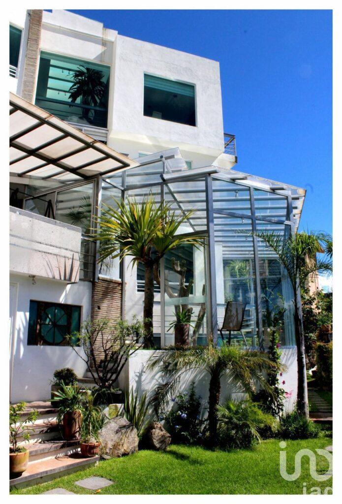 Casa con Alberca, Terraza y Asador en Zona Exclusiva de Lomas de Angelópolis