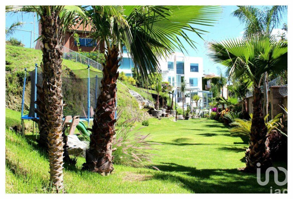 Casa con Alberca, Terraza y Asador en Zona Exclusiva de Lomas de Angelópolis